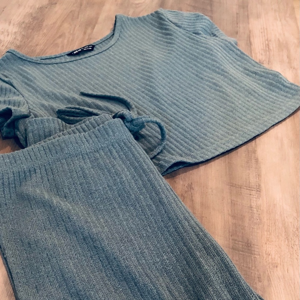 Shein Ribbed Cropped Set - Picture 3 of 3